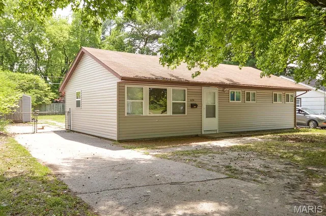 $30,000 | 624 Royal Heights Road, Belleville, IL 62226