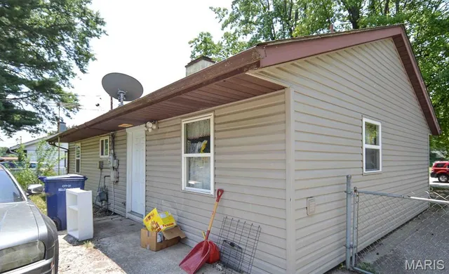 $30,000 | 624 Royal Heights Road, Belleville, IL 62226