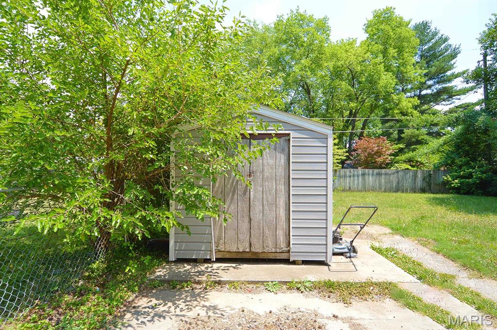 624 Royal Heights Road Belleville, IL 62226 - Photo 4 of 25