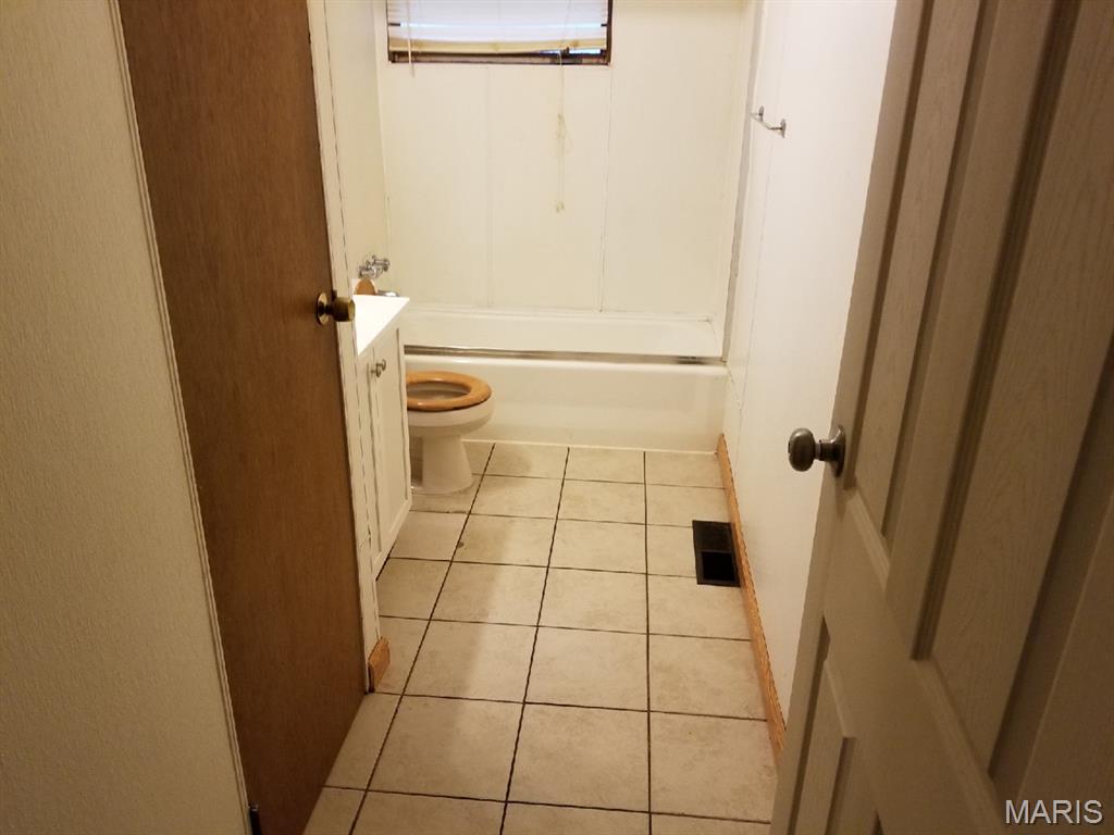 624 Royal Heights Road Belleville, IL 62226 - Photo 9 of 25