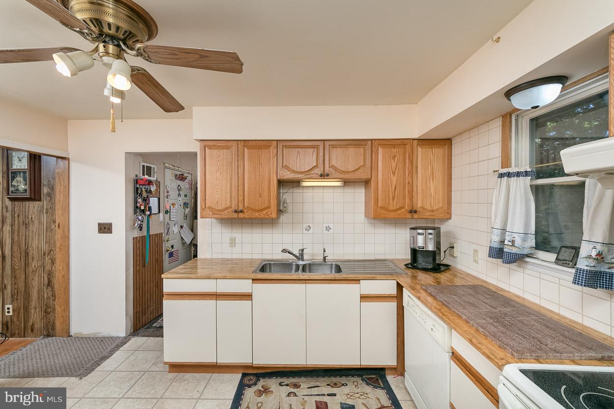 7915 Shore Road Baltimore, MD 21219 - Photo 12 of 30 Kitchen