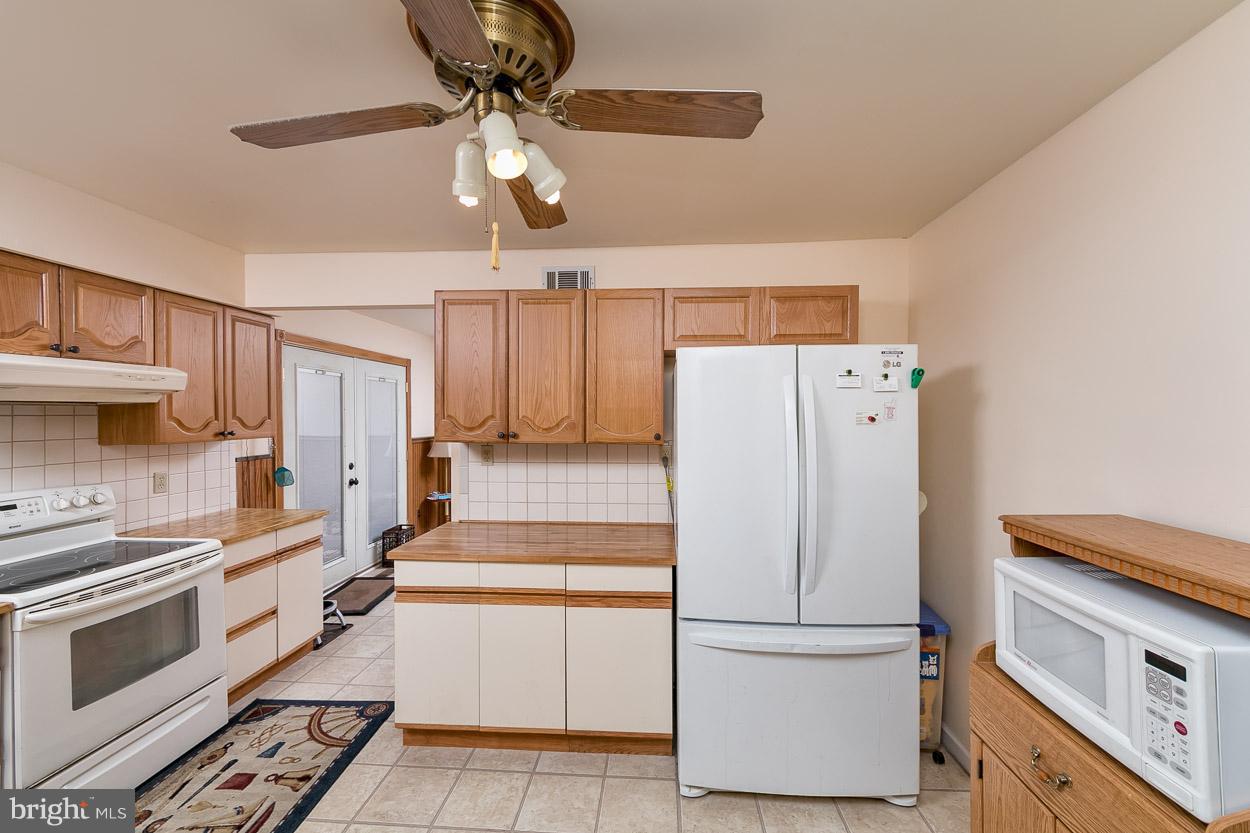 7915 Shore Road Baltimore, MD 21219 - Photo 14 of 30 Kitchen