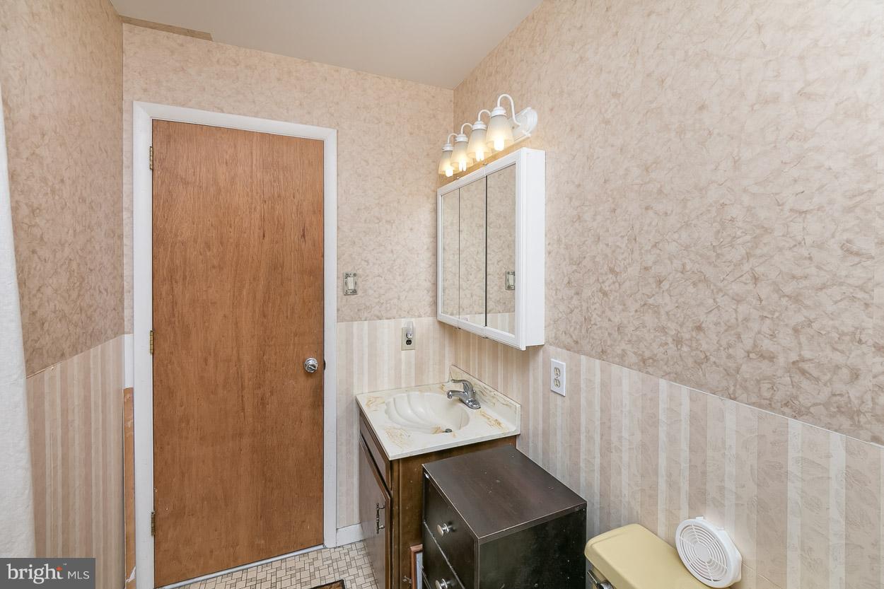 7915 Shore Road Baltimore, MD 21219 - Photo 17 of 30 Bath