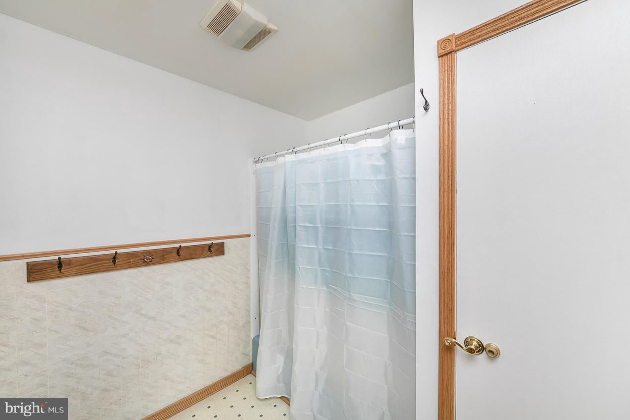 7915 Shore Road Baltimore, MD 21219 - Photo 23 of 30 Bath