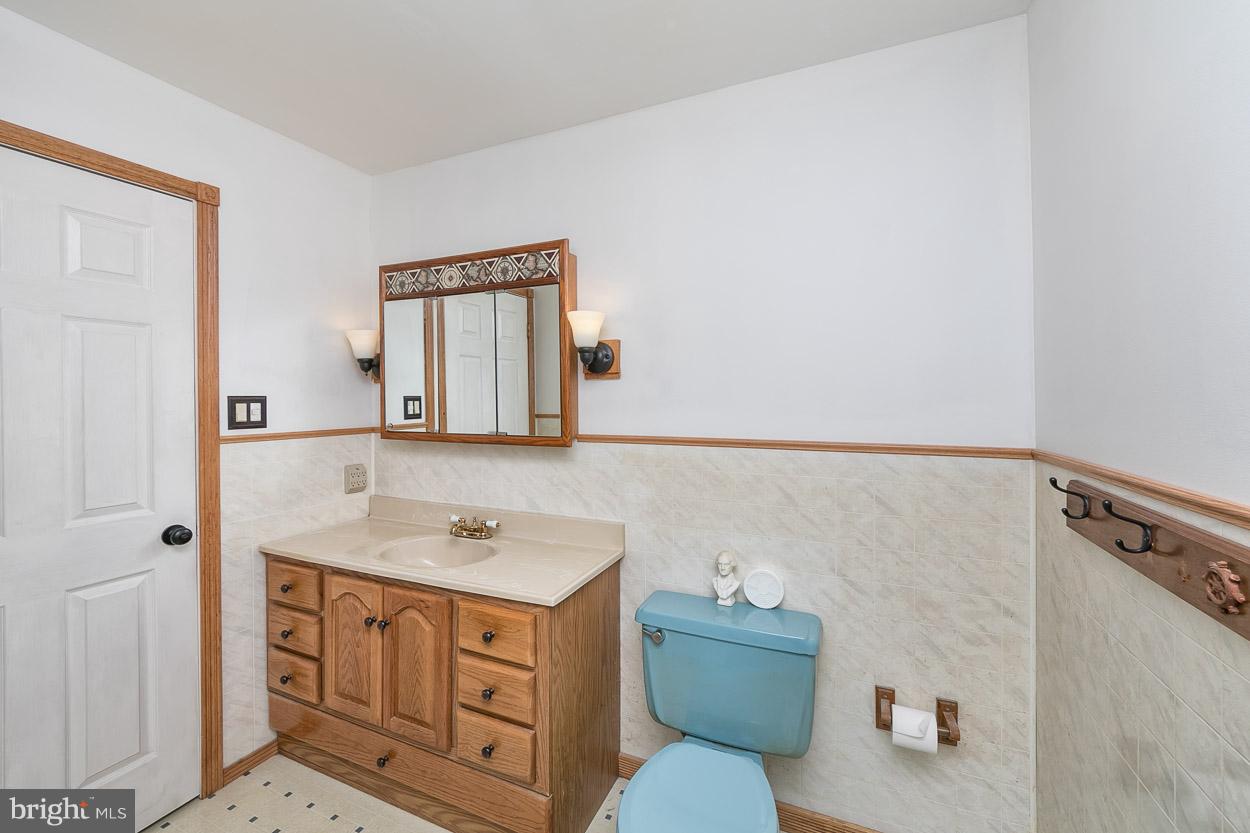 7915 Shore Road Baltimore, MD 21219 - Photo 24 of 30 Bath