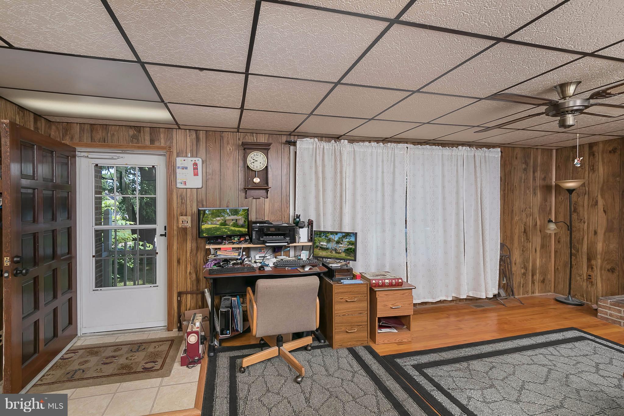 7915 Shore Road Baltimore, MD 21219 - Photo 5 of 30 Living Room