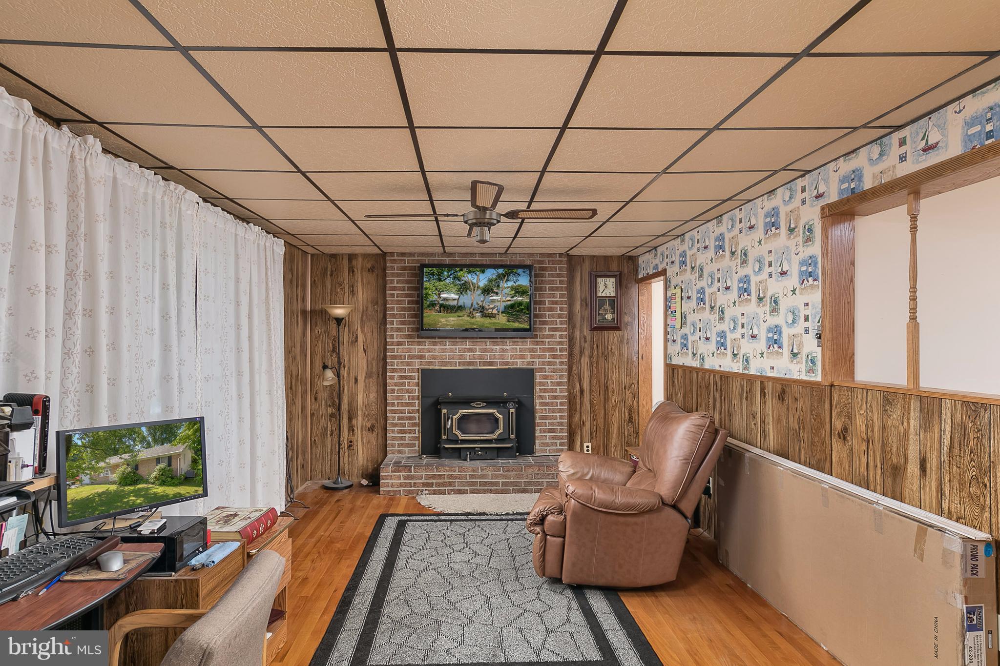 7915 Shore Road Baltimore, MD 21219 - Photo 6 of 30 Living Room