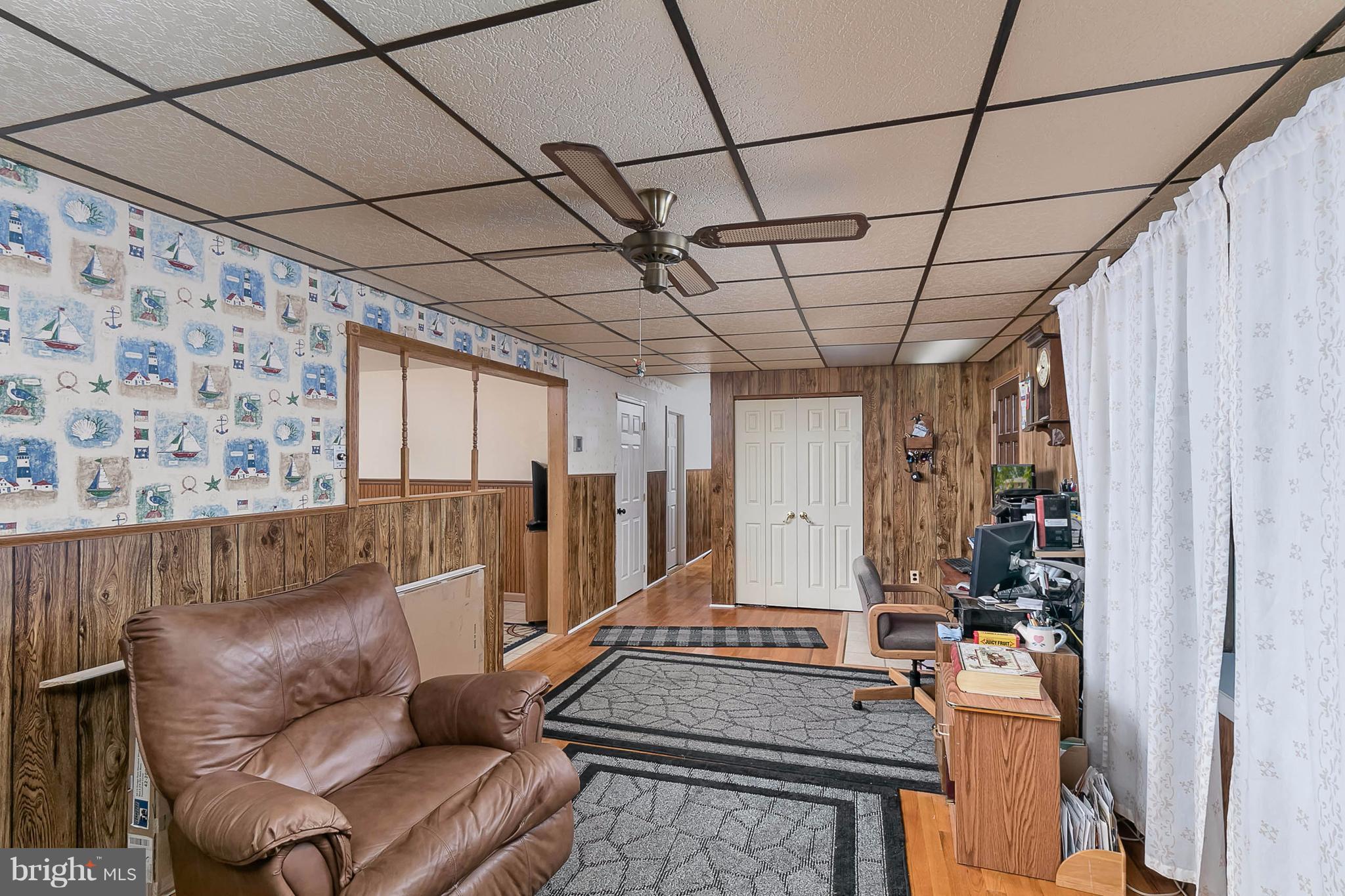 7915 Shore Road Baltimore, MD 21219 - Photo 7 of 30 Living Room