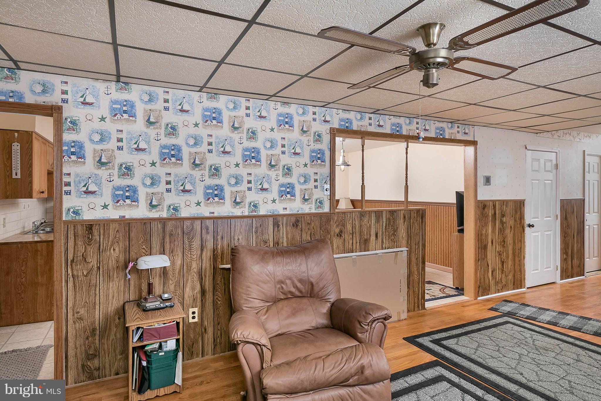 7915 Shore Road Baltimore, MD 21219 - Photo 8 of 30 Living Room