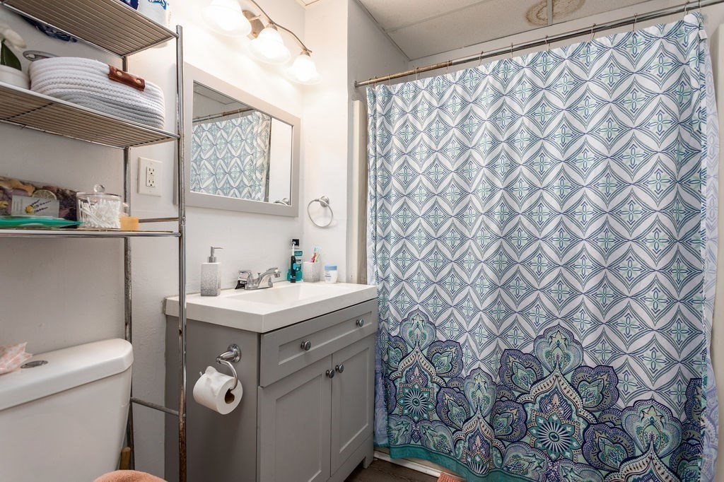 7 Mott Street Worcester, MA 01604 - Photo 18 of 20 a utility room with dryer and washer