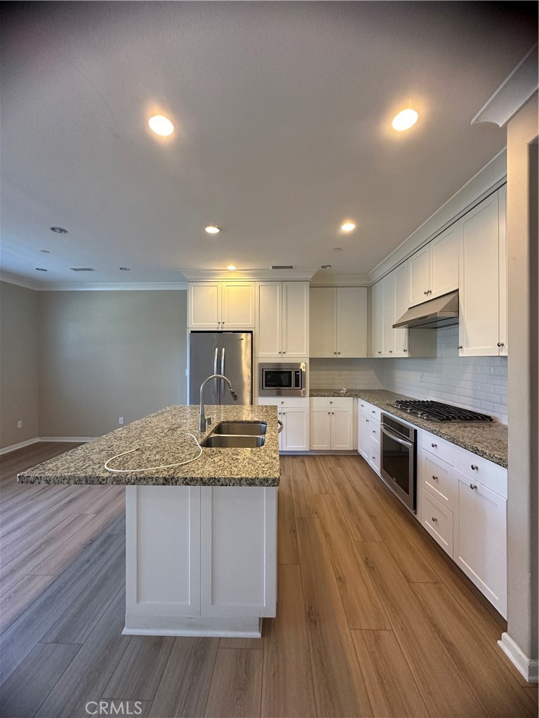 206 Rodeo Irvine, CA 92602 - Photo 7 of 16