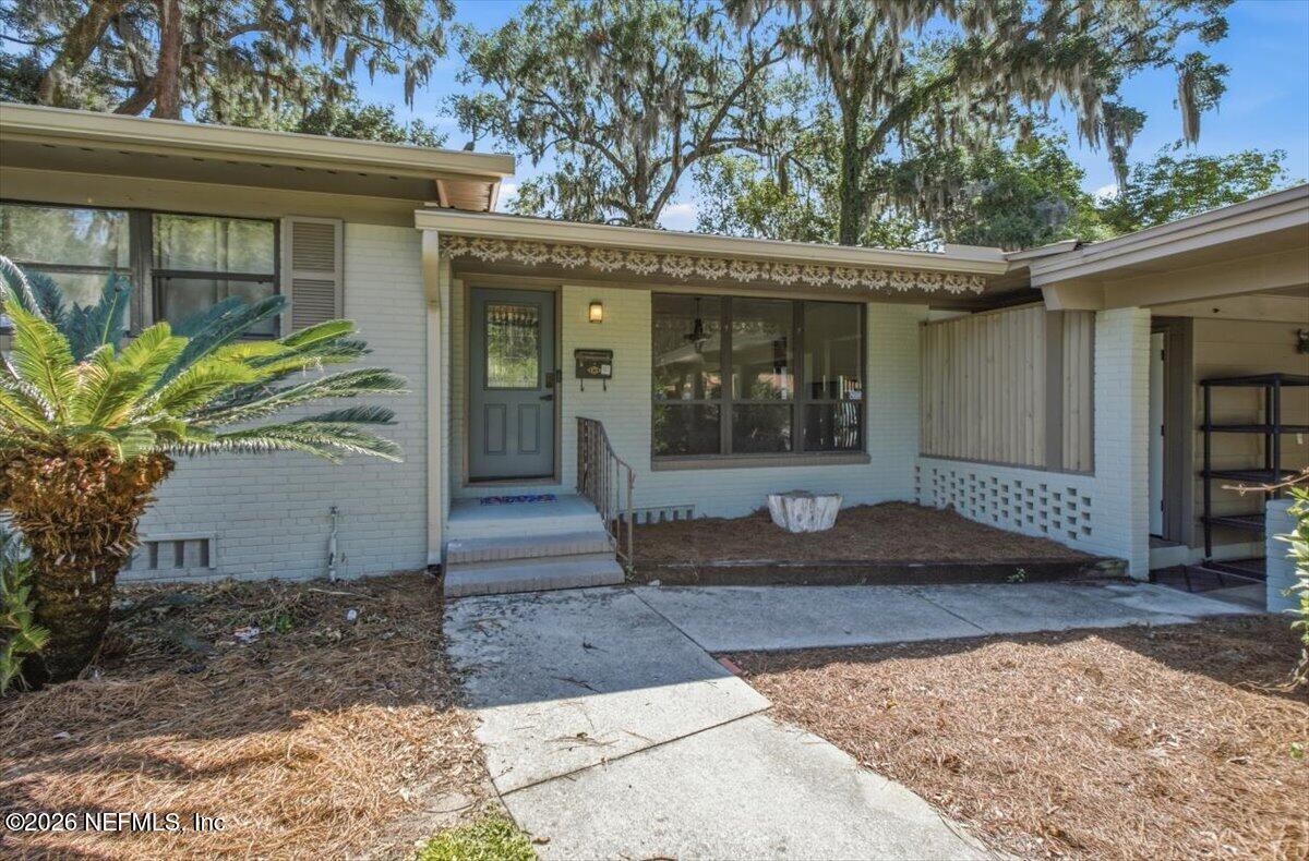 1425 Oak Haven Road Jacksonville, FL 32207 - Photo 2 of 25 02-Entry