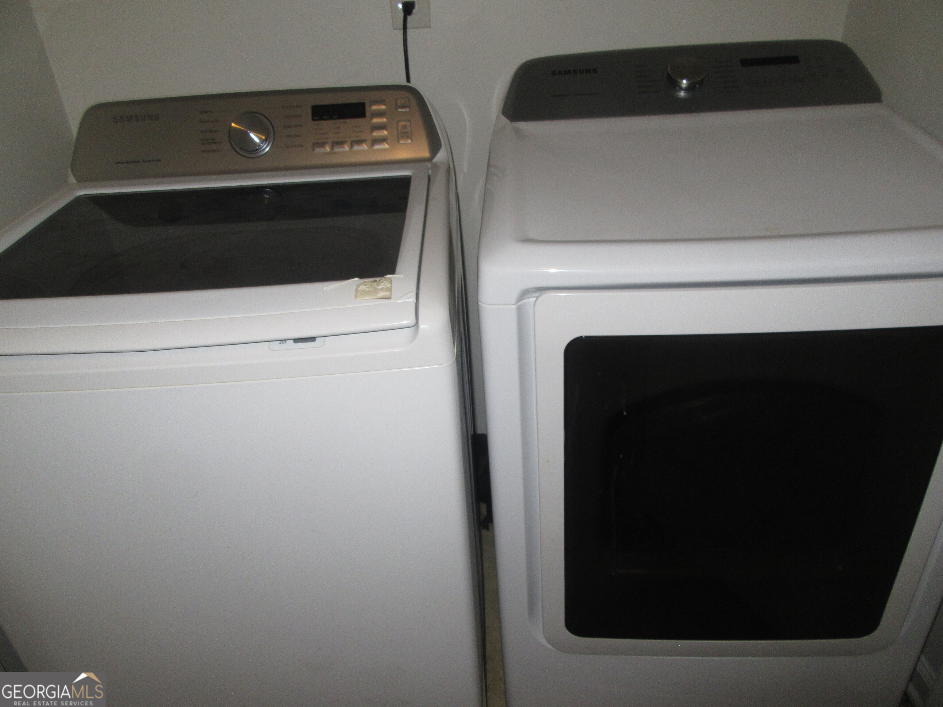 3548 Waldrop Trail Decatur, GA 30034 - Photo 24 of 38 a close view of a stove and a microwave