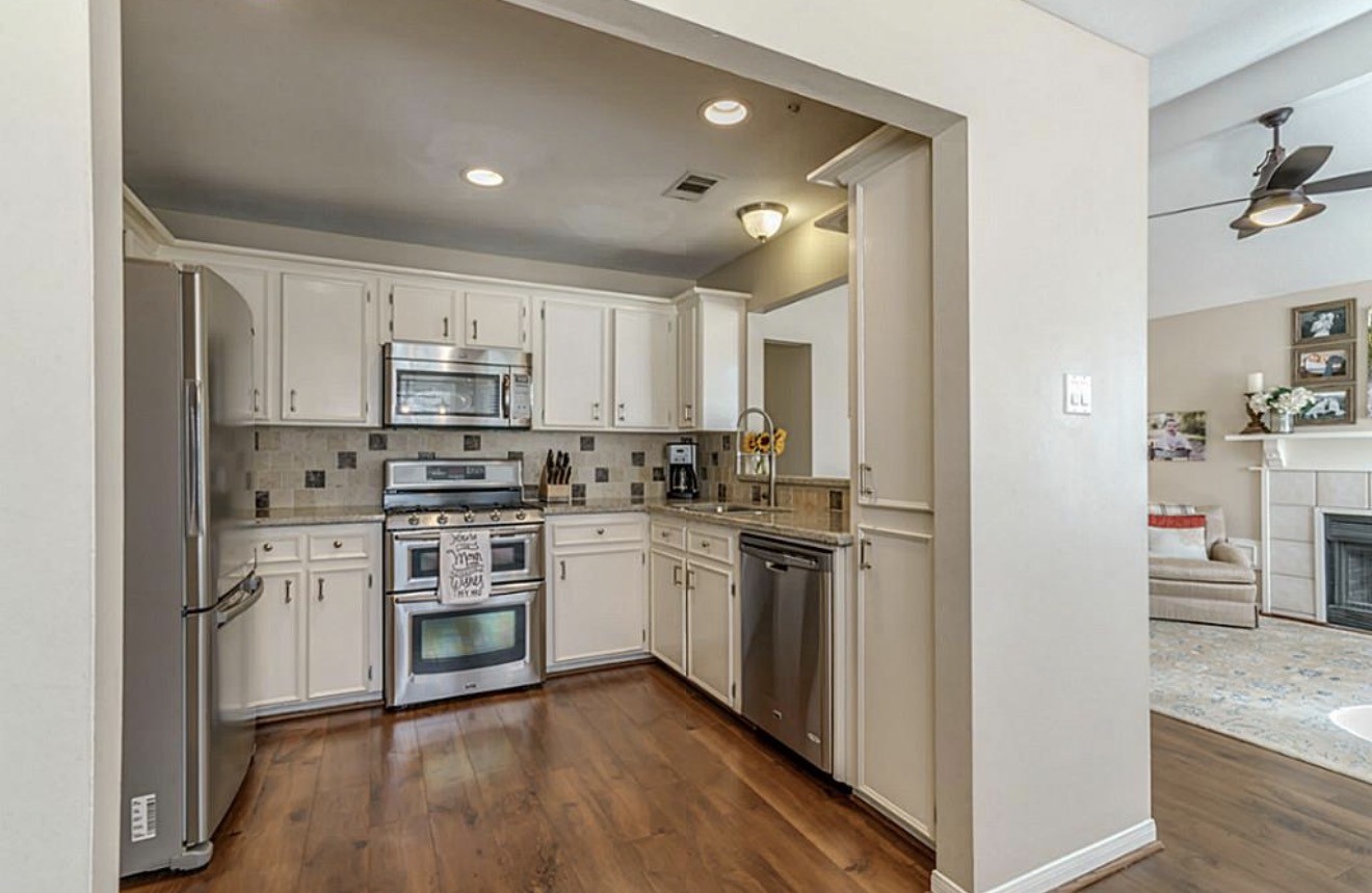 28 Fallenstone Drive Spring, TX 77381 - Photo 8 of 23
