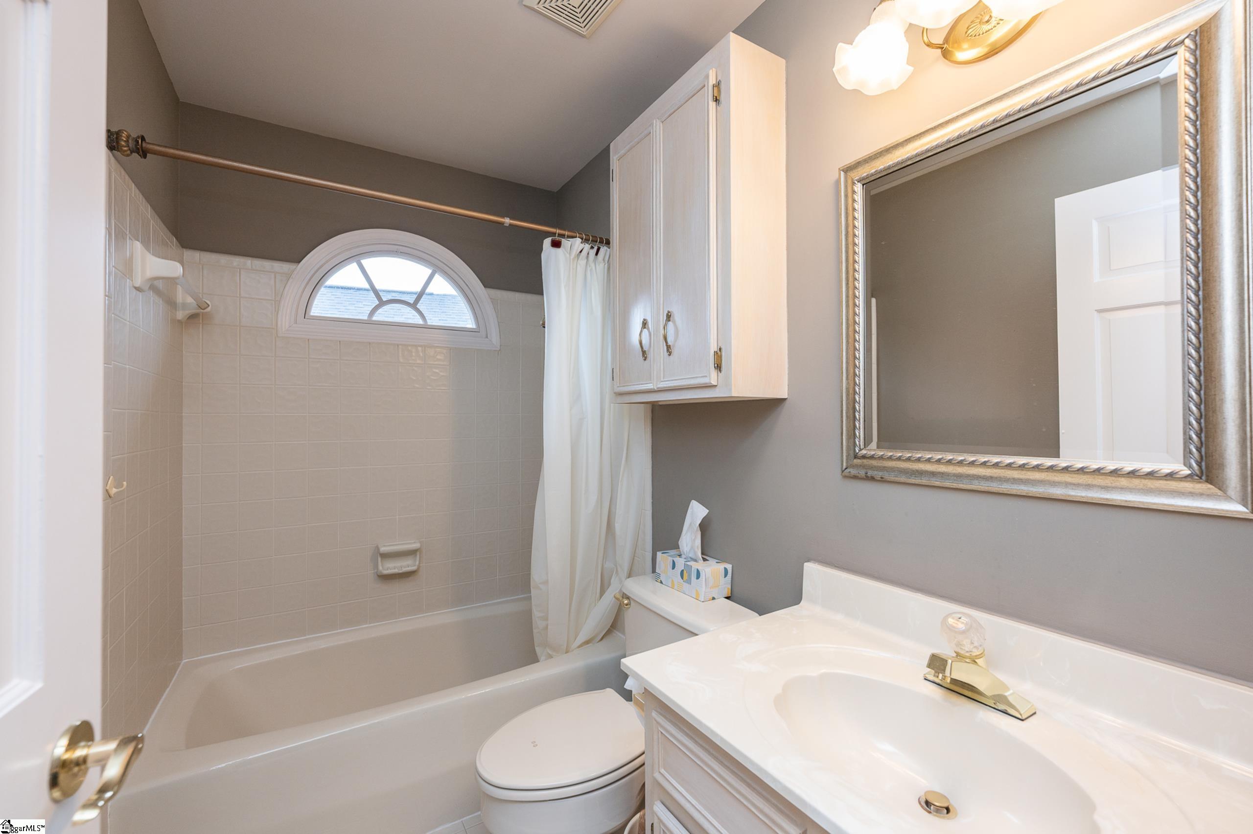 109 River Oaks Road Greer, SC 29650 - Photo 6 of 38