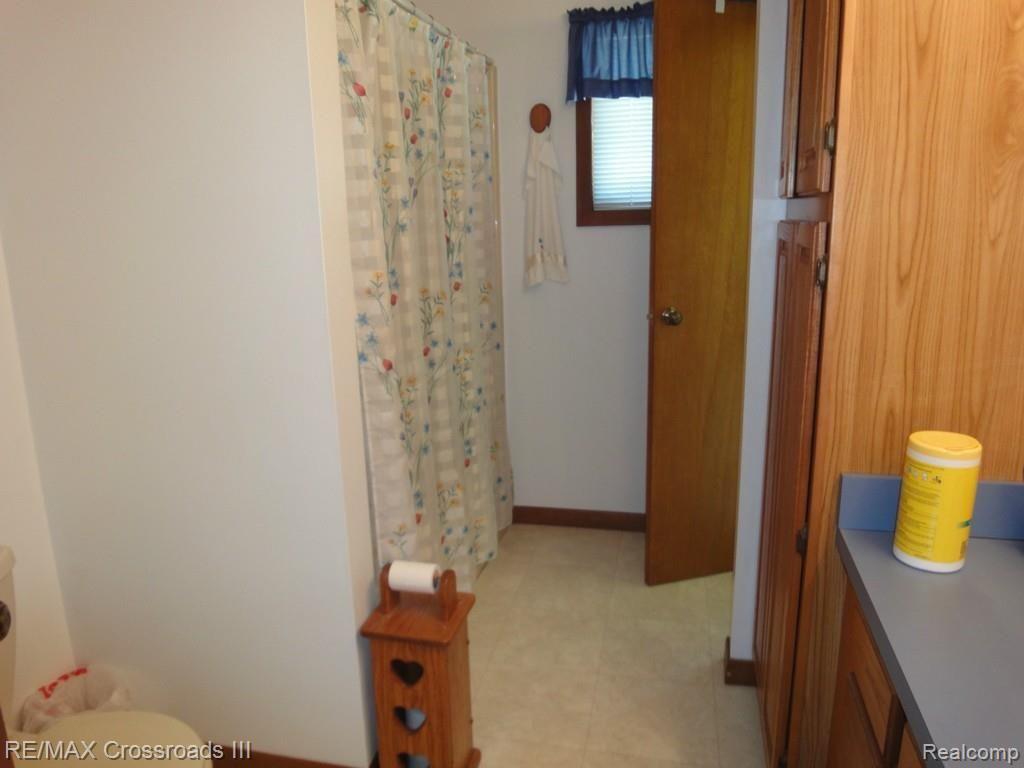 49075 Arkona Road Belleville, MI 48111 - Photo 8 of 12 Bath Side.jpg