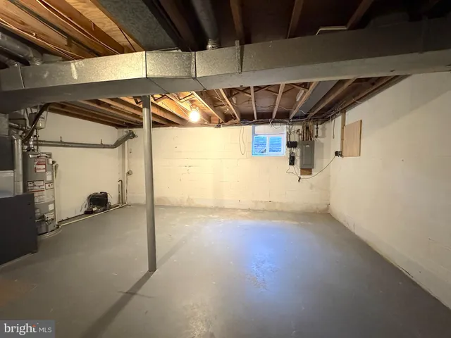 $3,000 | 2404 Albot Road, Reston, VA 20191