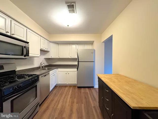 $3,000 | 2404 Albot Road, Reston, VA 20191