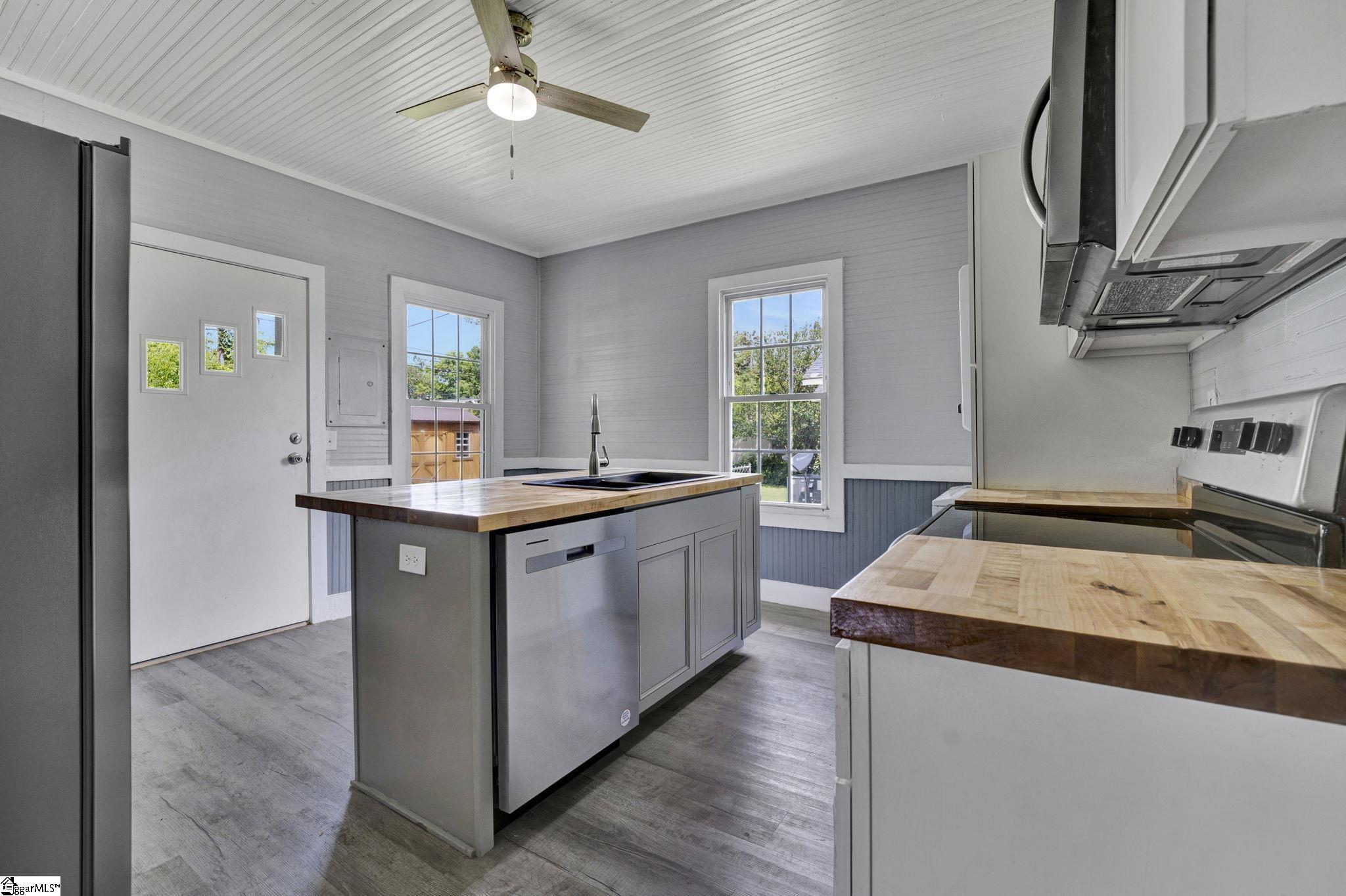 303 Gordon Street Clinton, SC 29325 - Photo 4 of 18 Gallery Image 4
