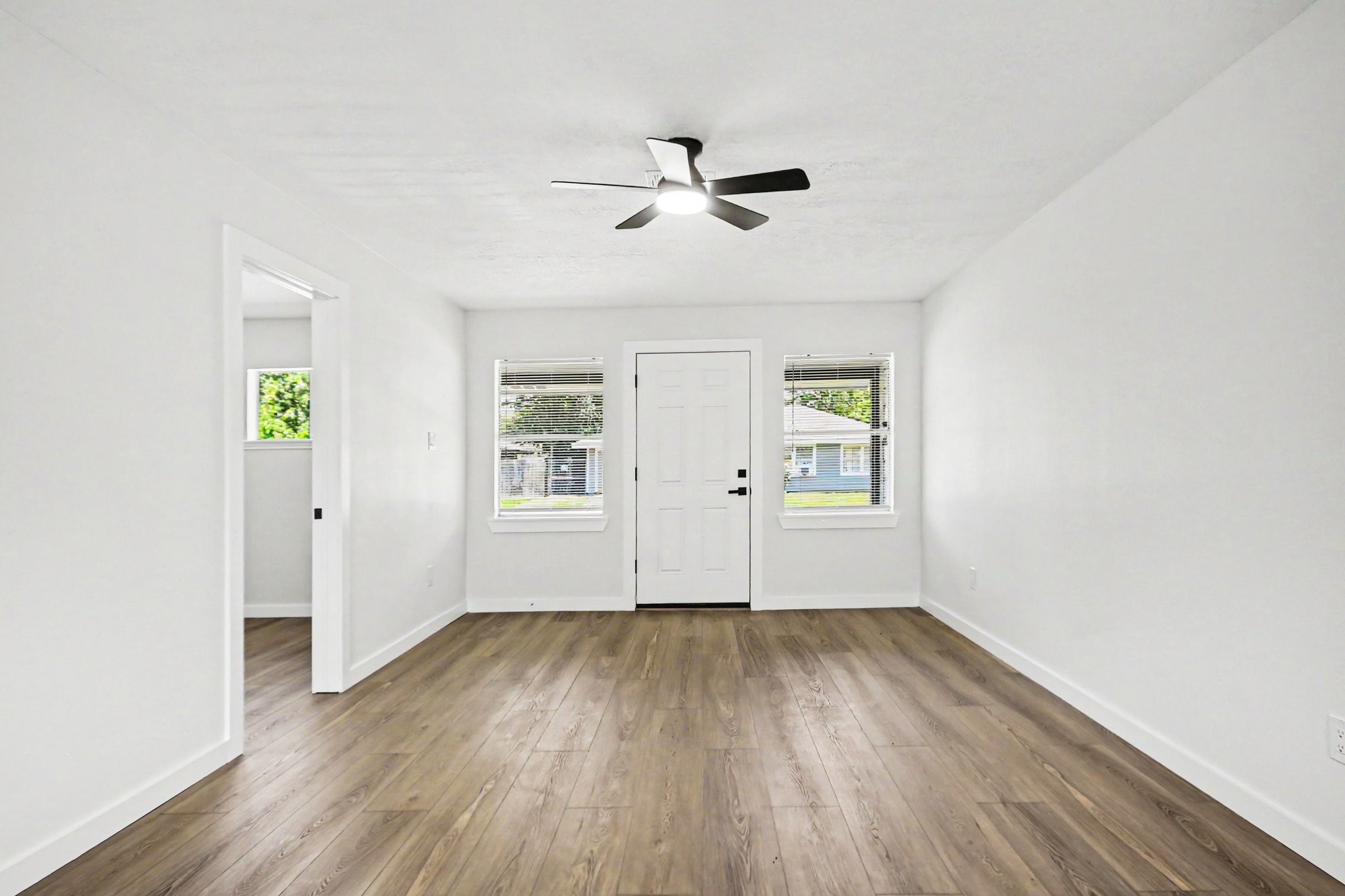 3009 Rust Avenue Texas City, TX 77590 - Photo 5 of 37