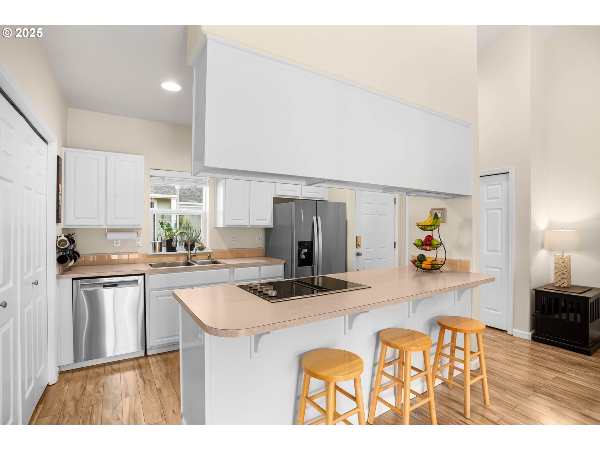 11325 Southwest Eucalyptus Place Portland, OR 97223 - Photo 9 of 28