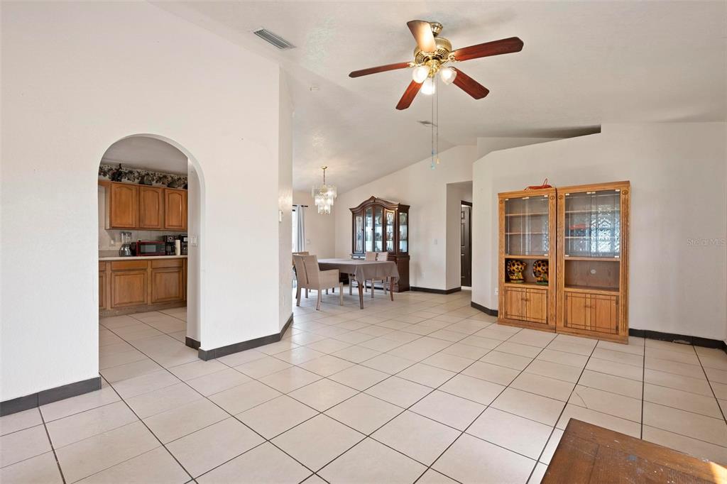 3092 Golfview Drive Wauchula, FL 33873 - Photo 11 of 41 a living room with furniture