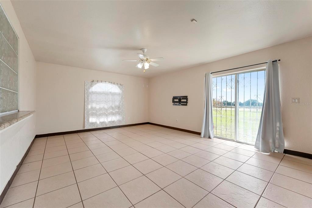 3092 Golfview Drive Wauchula, FL 33873 - Photo 17 of 41 an empty room with windows and fan