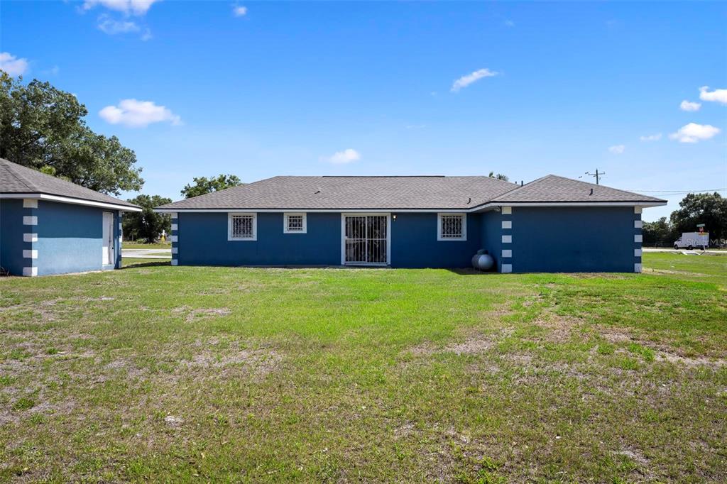 3092 Golfview Drive Wauchula, FL 33873 - Photo 36 of 41 a front view of a house with a yard