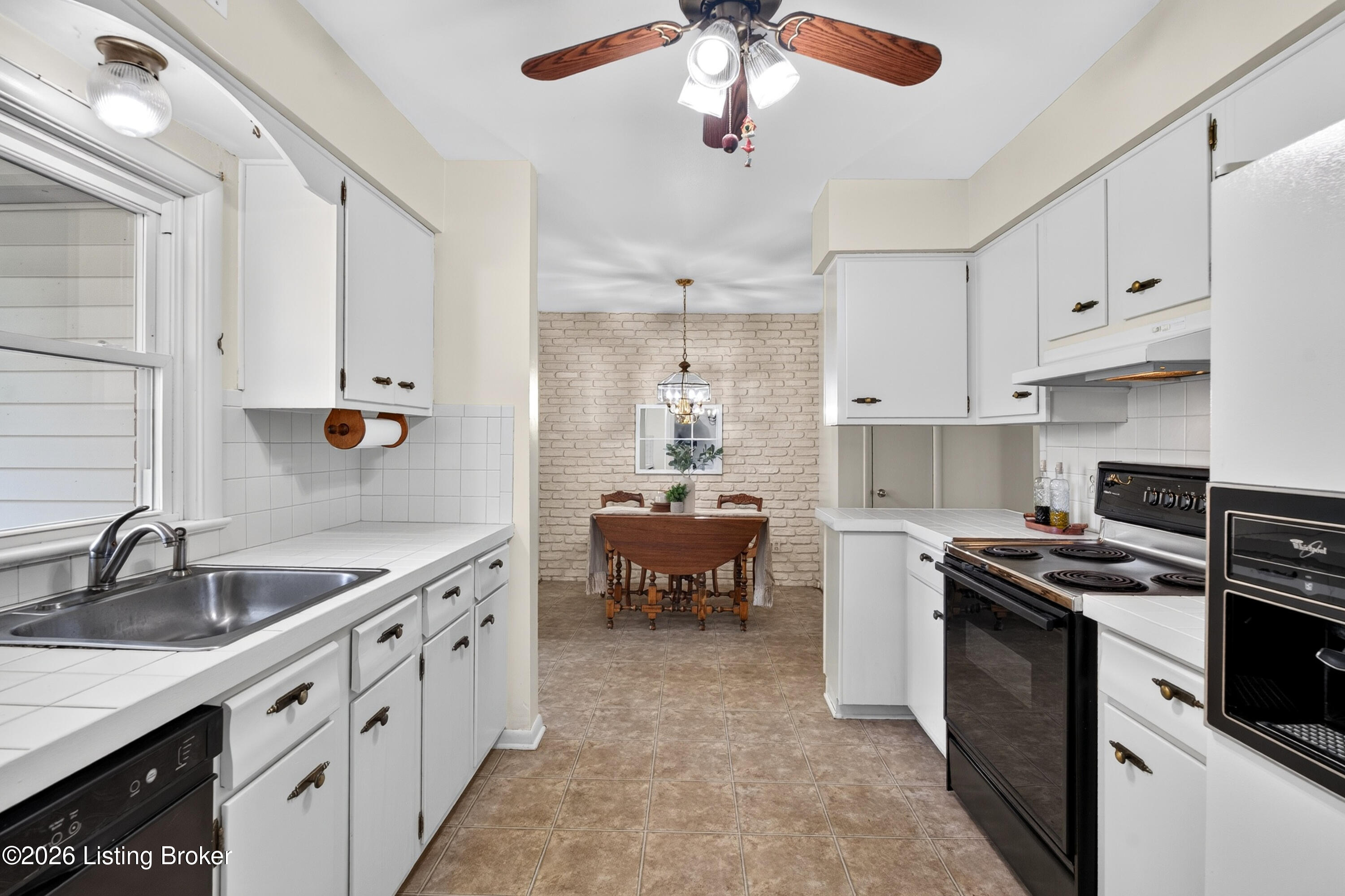 7203 Boxwood Road Louisville, KY 40222 - Photo 14 of 56 Eat in kitchen