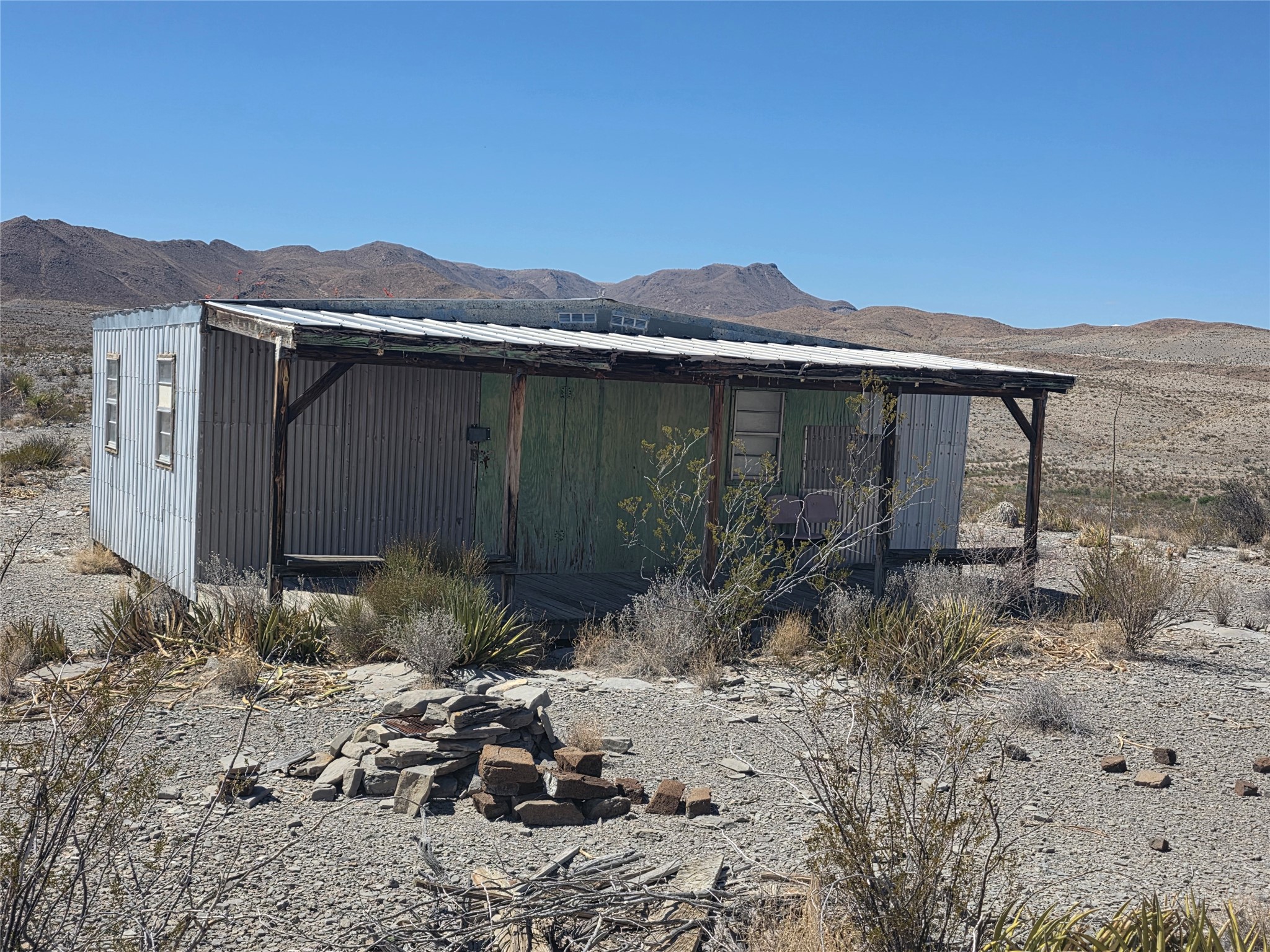 1 Bob Cat Alpine, TX 79830 - Photo 25 of 29 a backyard of a house with a table and chairs