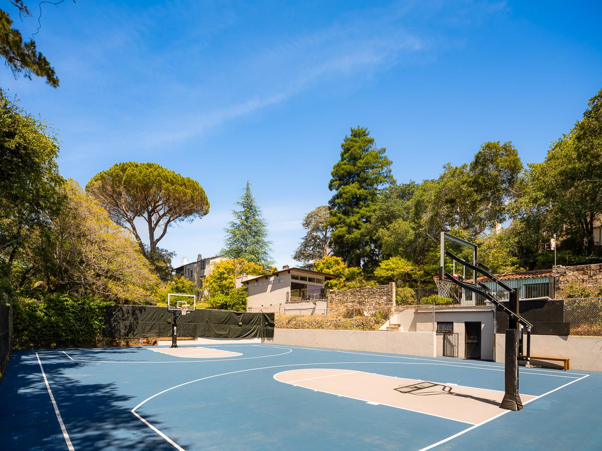 862 Chiltern Road Hillsborough, CA 94010 - Photo 46 of 58 Gallery Image 46
