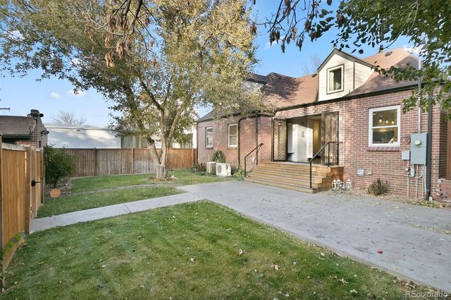 $835,000 | 915 North Monaco Parkway, Denver, CO 80220