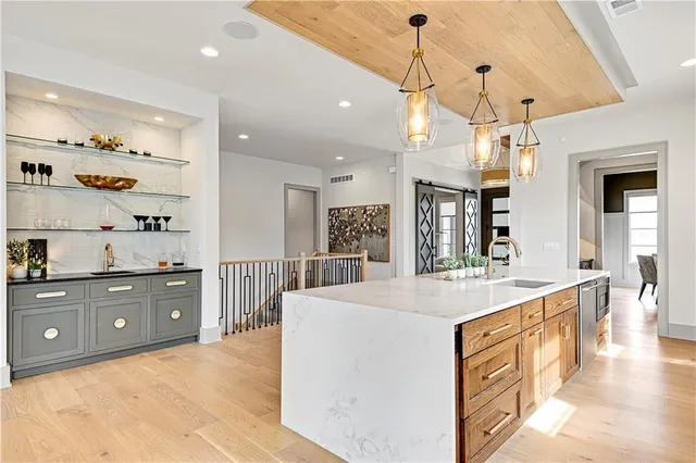 $1,461,148 | 13751 Pembroke Lane, Leawood, KS 66224