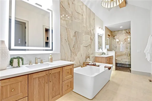 $1,461,148 | 13751 Pembroke Lane, Leawood, KS 66224