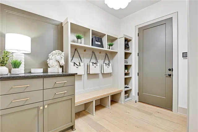 $1,461,148 | 13751 Pembroke Lane, Leawood, KS 66224