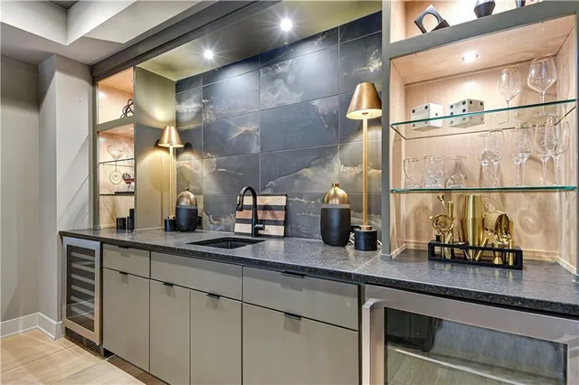 $1,461,148 | 13751 Pembroke Lane, Leawood, KS 66224