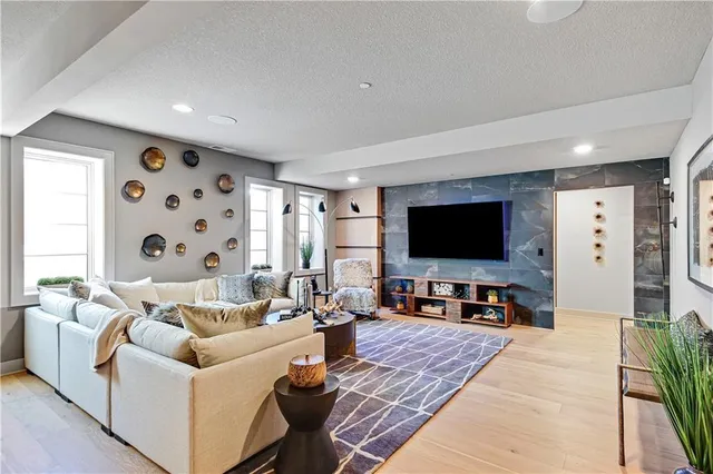 $1,461,148 | 13751 Pembroke Lane, Leawood, KS 66224