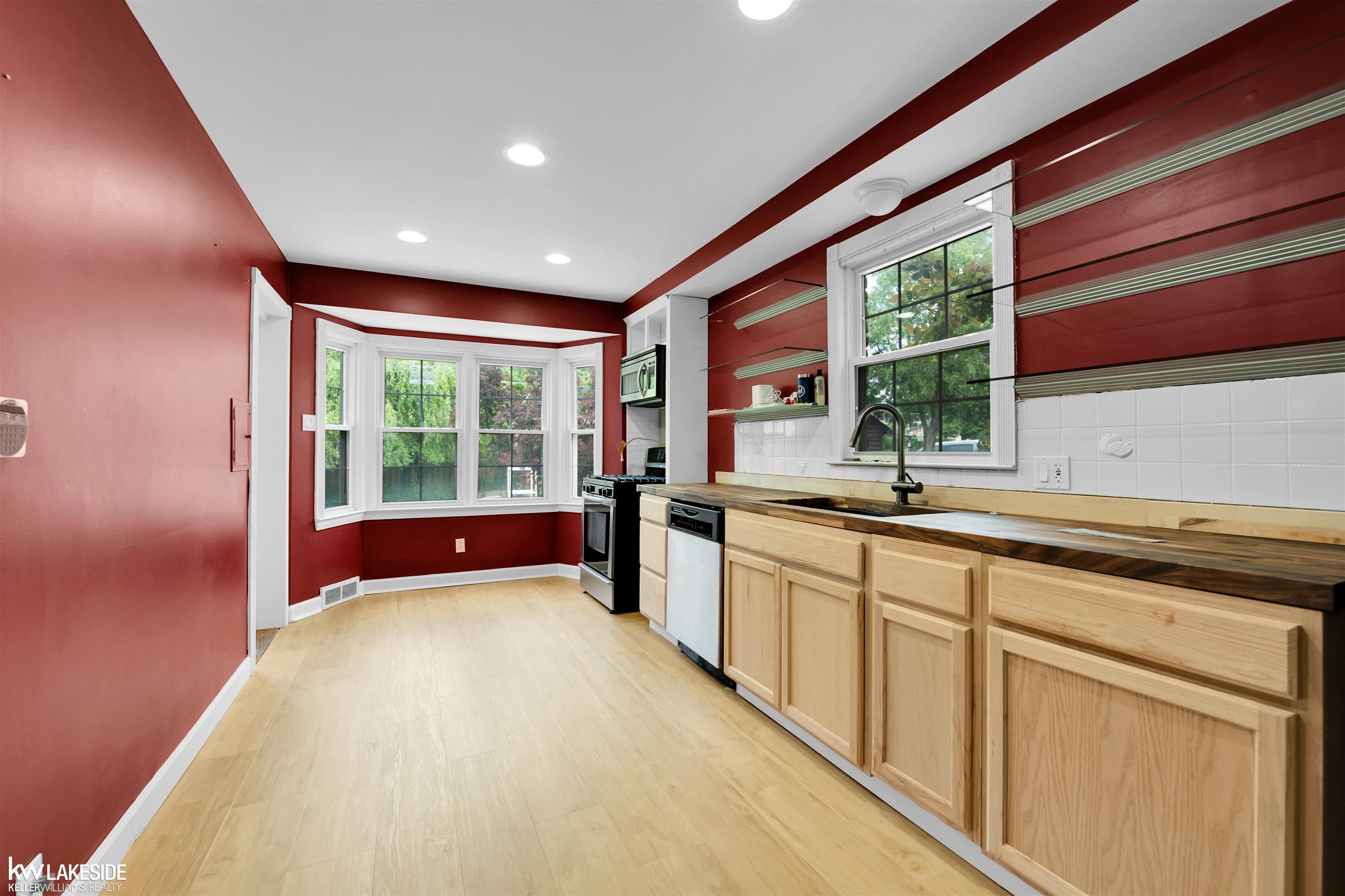 966 Hawthorne Road Grosse Pointe Woods, MI 48236 - Photo 11 of 24