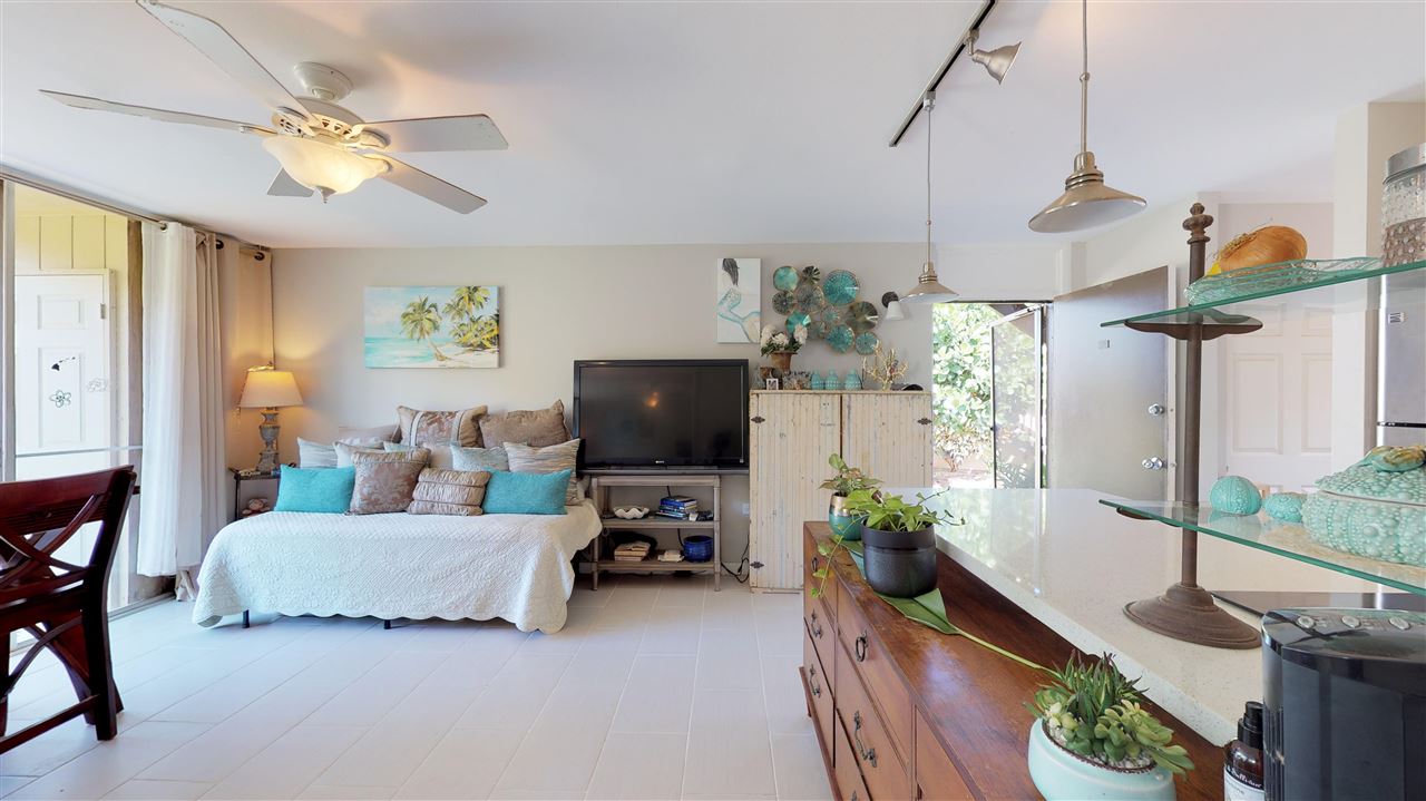 120 Hui Rd F, Unit H4 Lahaina, HI 96761 - Photo 12 of 21 a living room with furniture and a chandelier