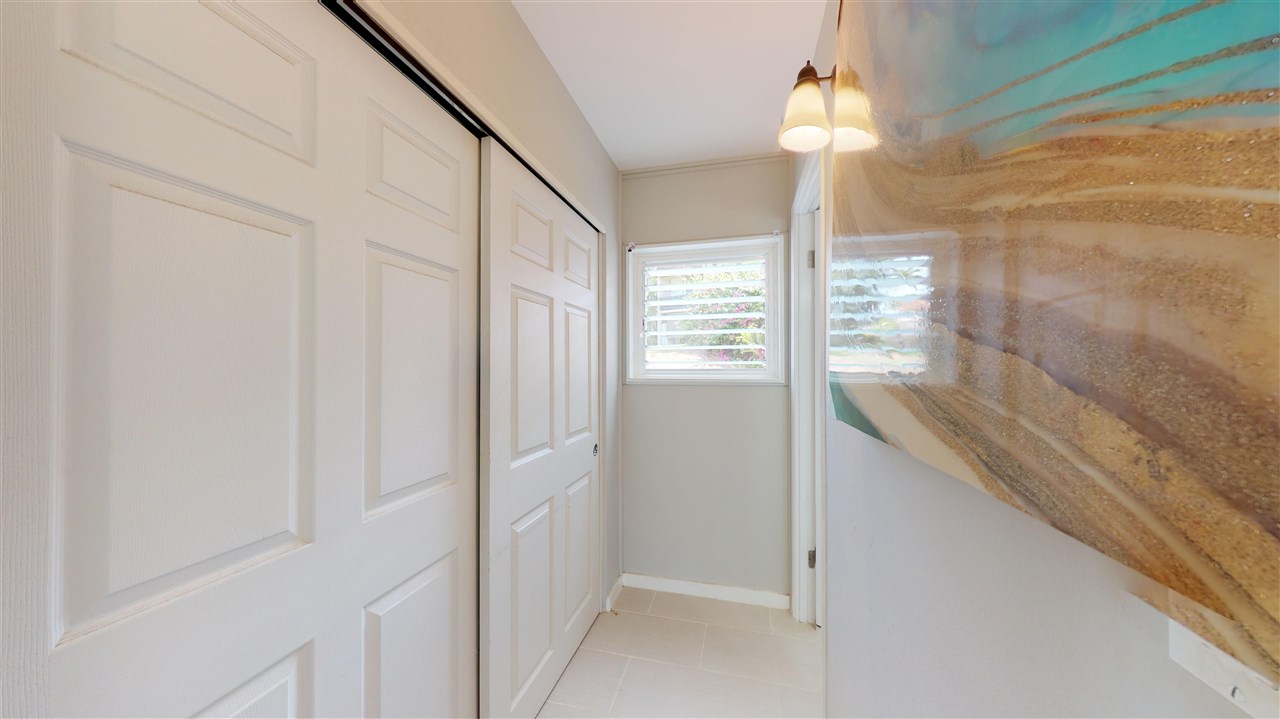 120 Hui Rd F, Unit H4 Lahaina, HI 96761 - Photo 6 of 21 a view of balcony with chandelier