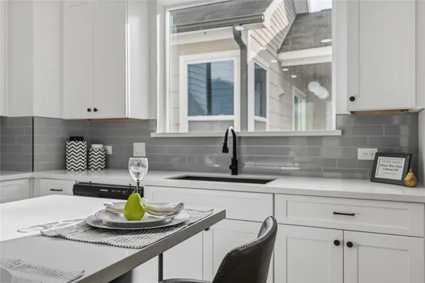 $1,169,900 | 2010-2014 Yates Street, Houston, TX 77020