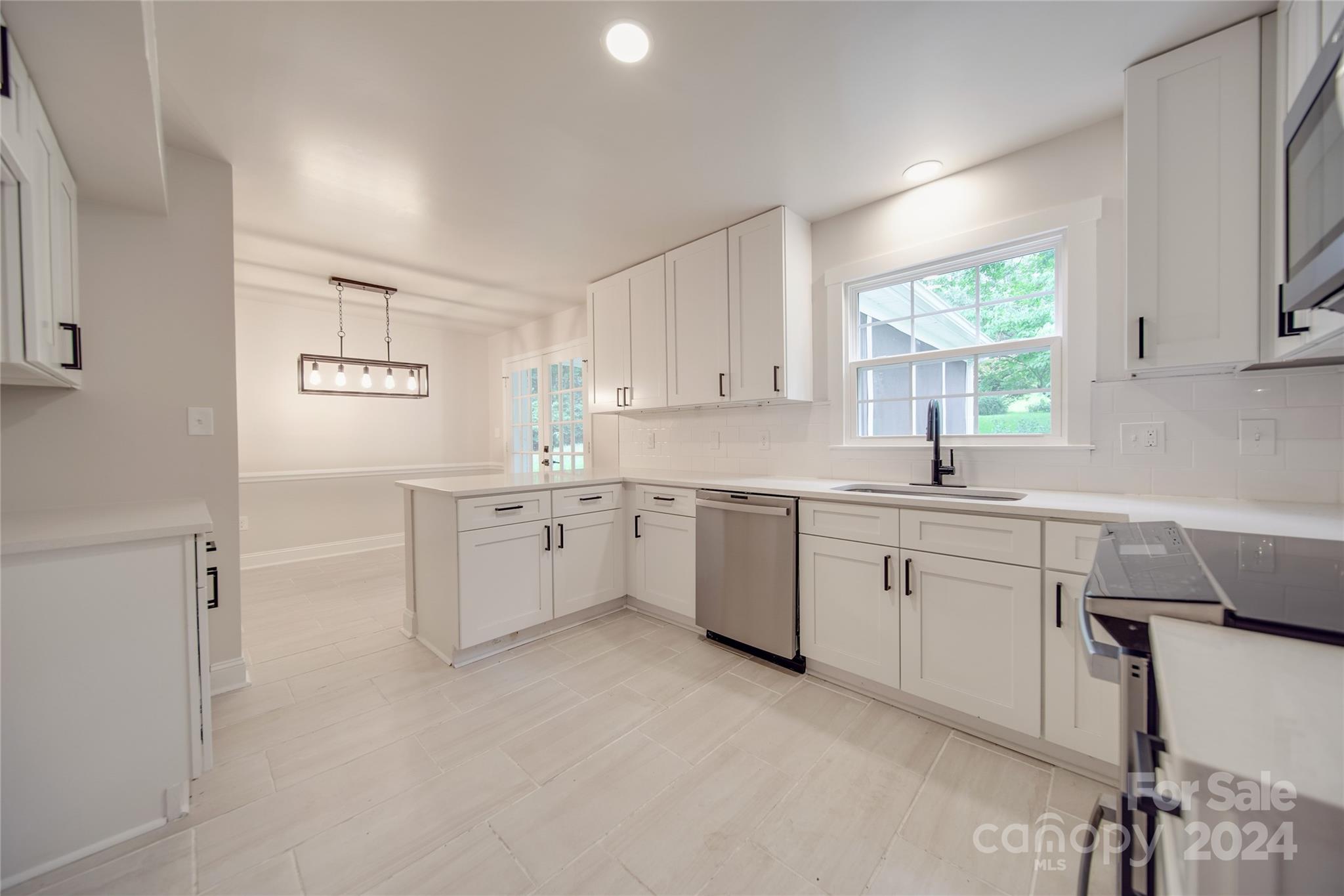 2947 Heathgate Road Charlotte, NC 28226 - Photo 11 of 41 Gallery Image 11