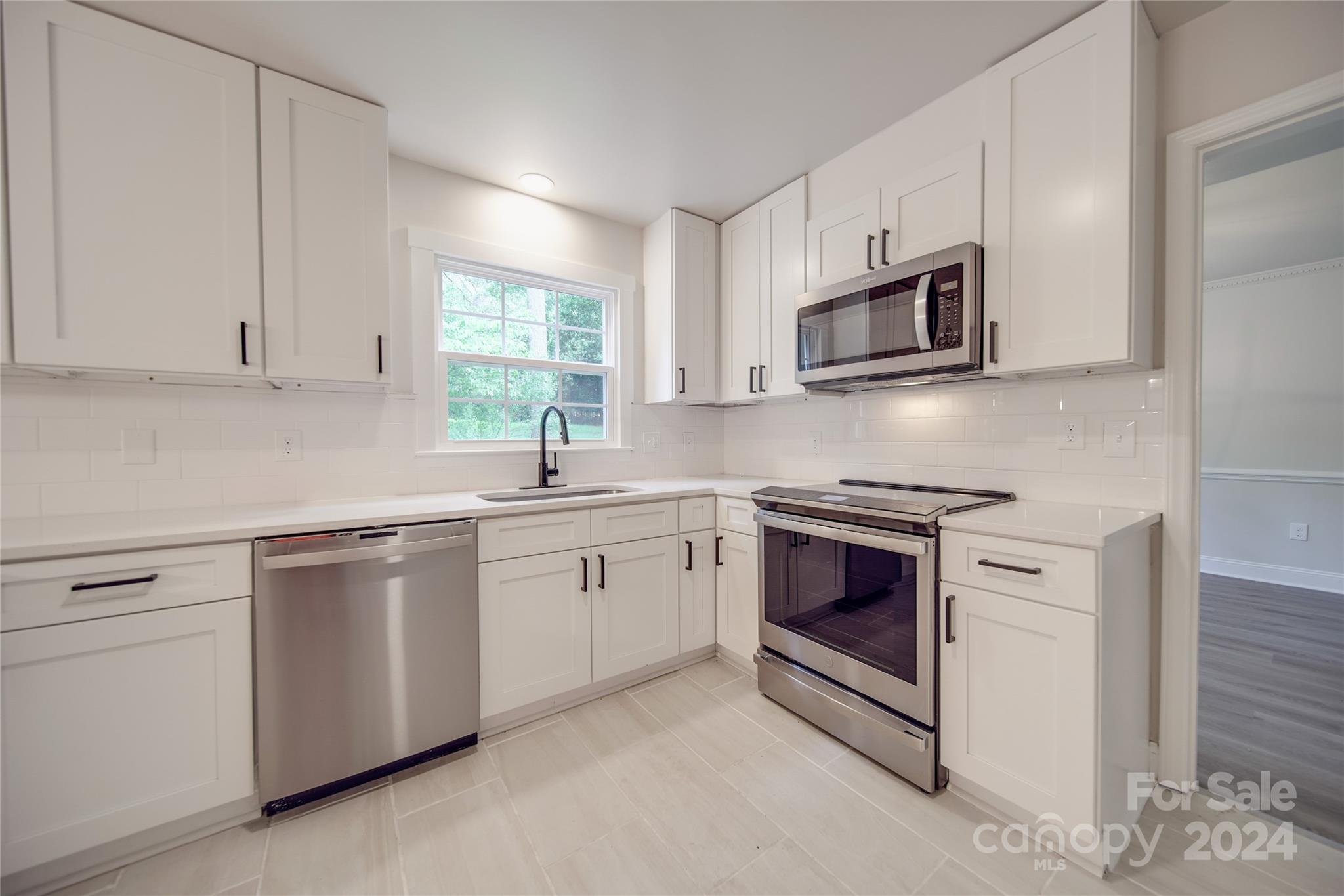 2947 Heathgate Road Charlotte, NC 28226 - Photo 12 of 41 Gallery Image 12