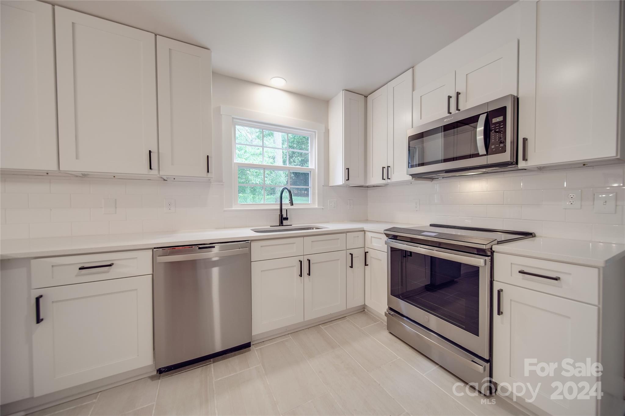 2947 Heathgate Road Charlotte, NC 28226 - Photo 13 of 41 Gallery Image 13