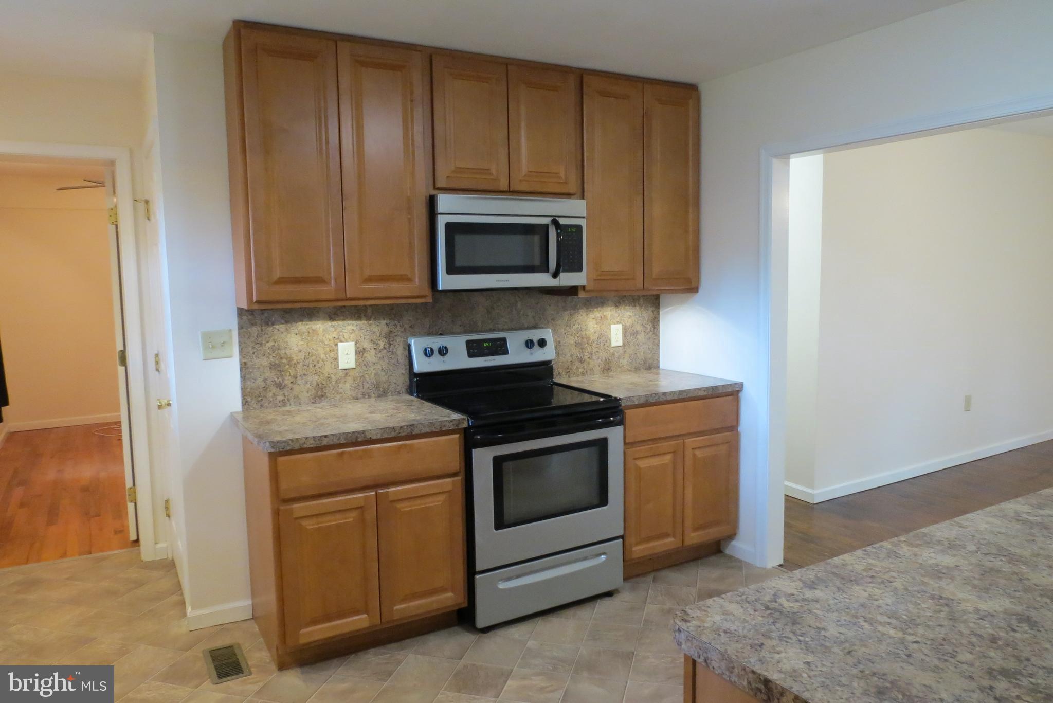 4822 Ridge Road Mount Airy, MD 21771 - Photo 13 of 38 Kitchen with stainless steel appliances