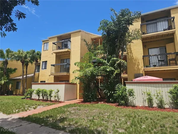 $1,125 | 2905 Winkler Avenue, Unit 713, Fort Myers, FL 33916