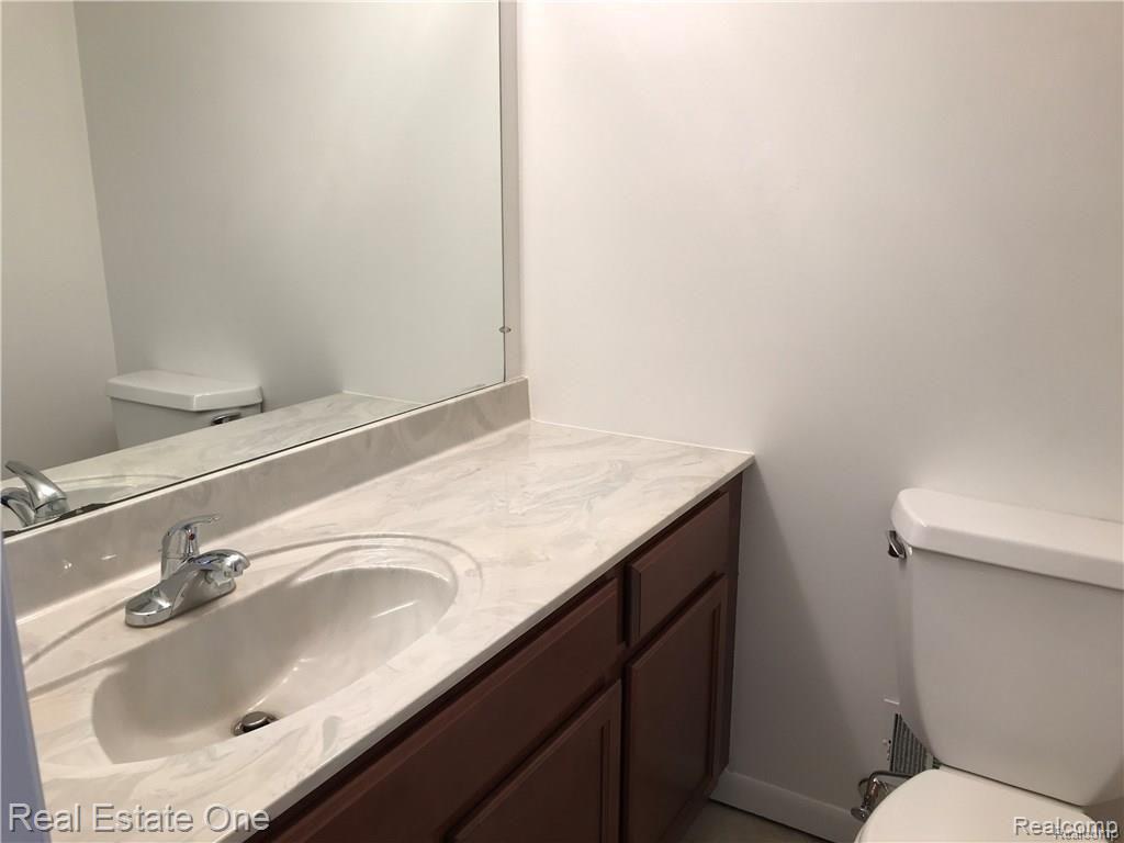 805 Oak Brook Ridge Drive Rochester Hills, MI 48307 - Photo 13 of 19