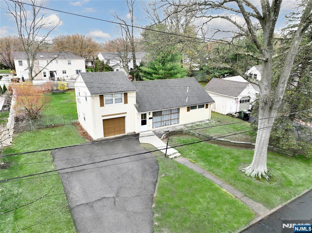 324 Edstan Way Paramus, NJ 07652 - Photo 22 of 35
