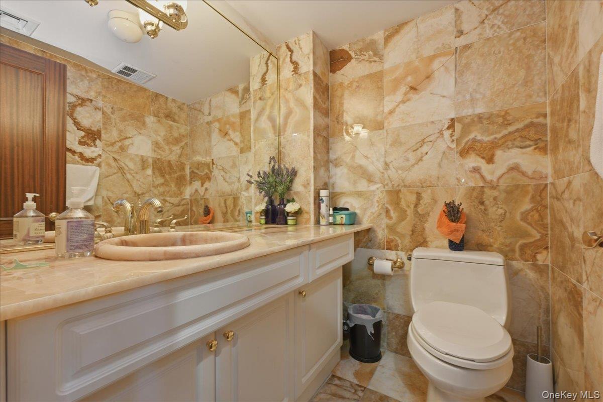 171 Great Neck Road, Unit 4L Great Neck, NY 11021 - Photo 11 of 19