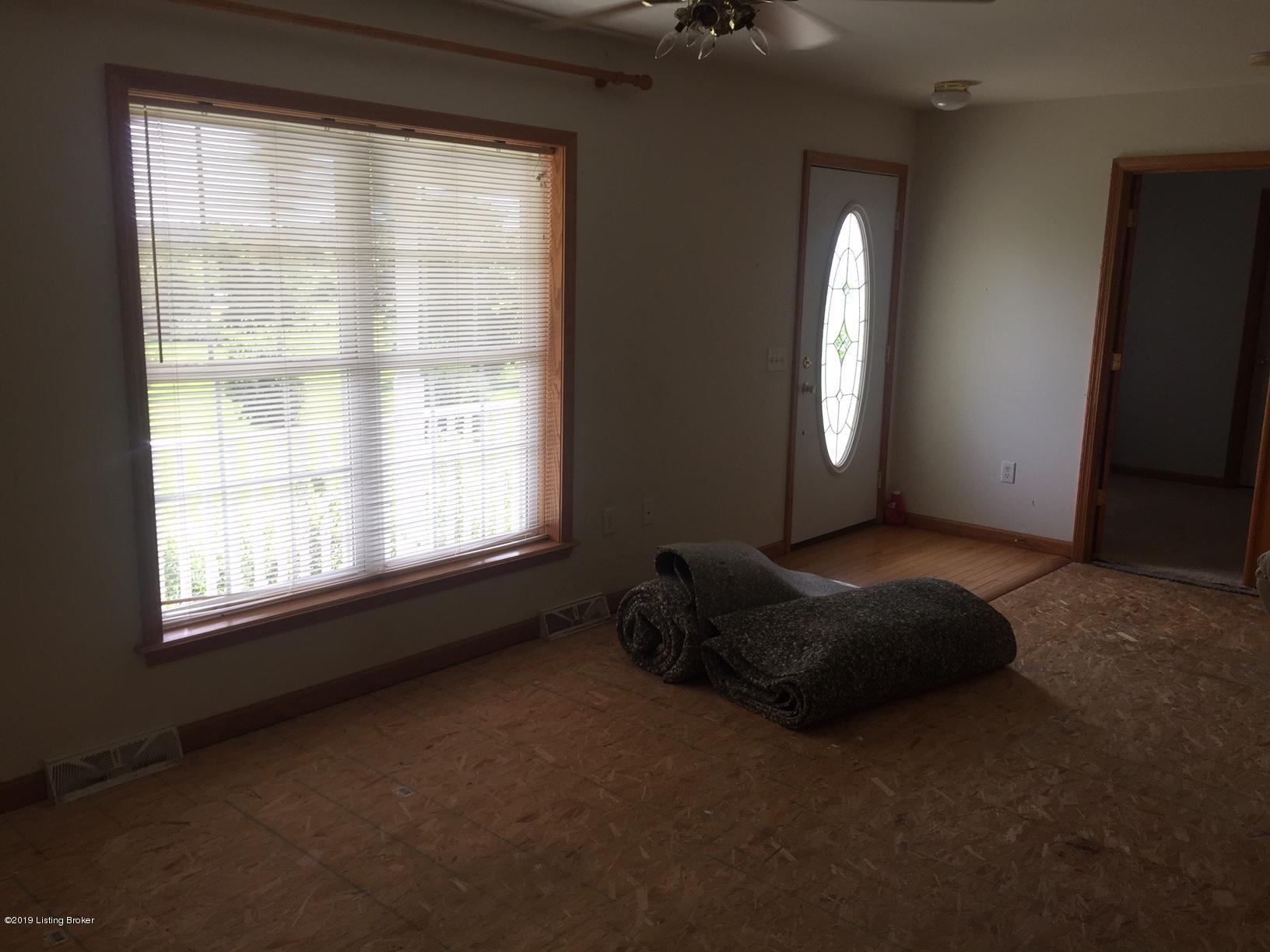 328 Padgett Road Elizabethtown, KY 42701 - Photo 3 of 16 IMG_5502